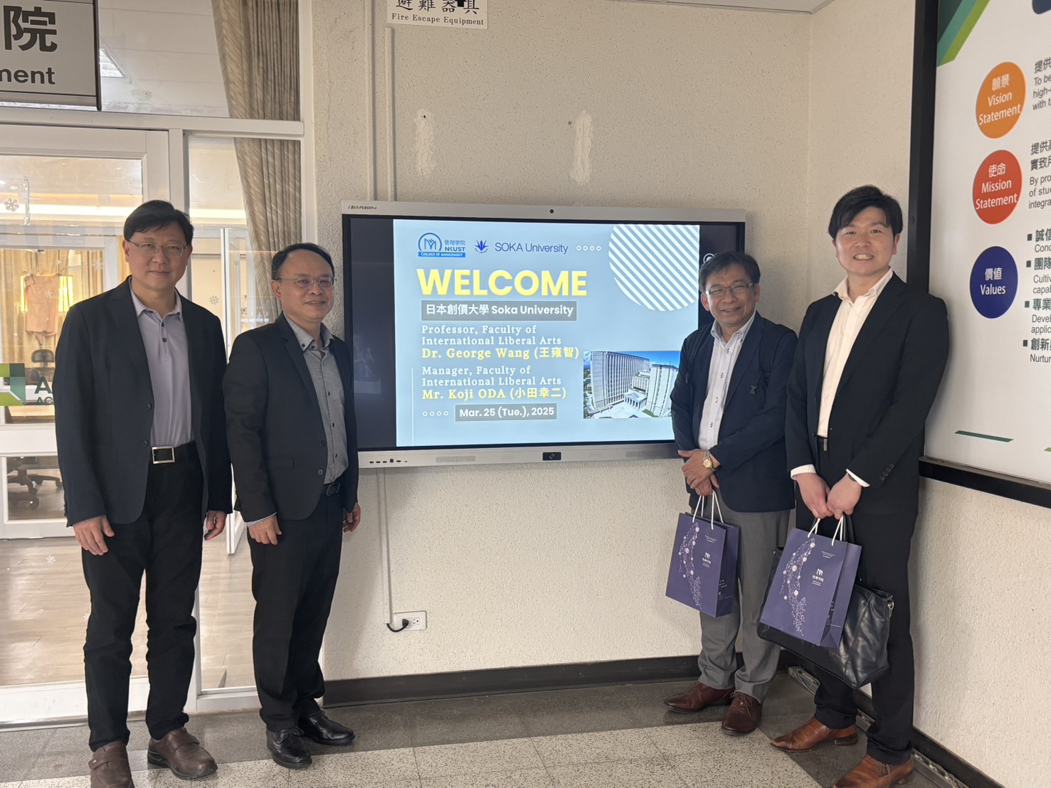 日本創價大學訪問照片1